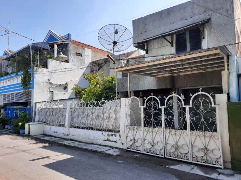 bratang 2 lantai kondisi butuh renov