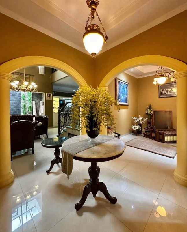 dijjual rumah mewah nyaman dan aman jagakarsa