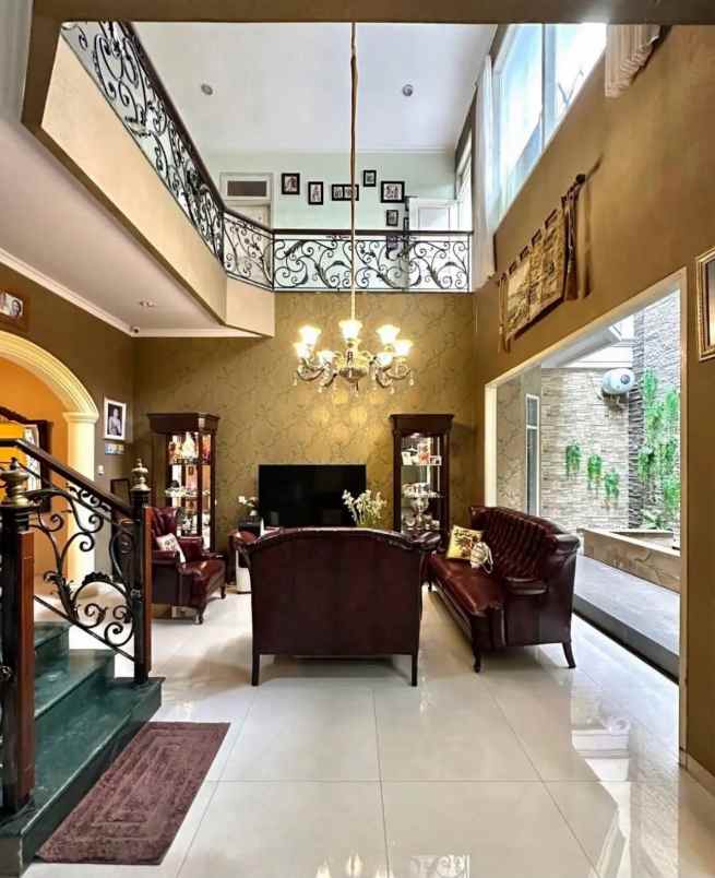 dijjual rumah mewah nyaman dan aman jagakarsa