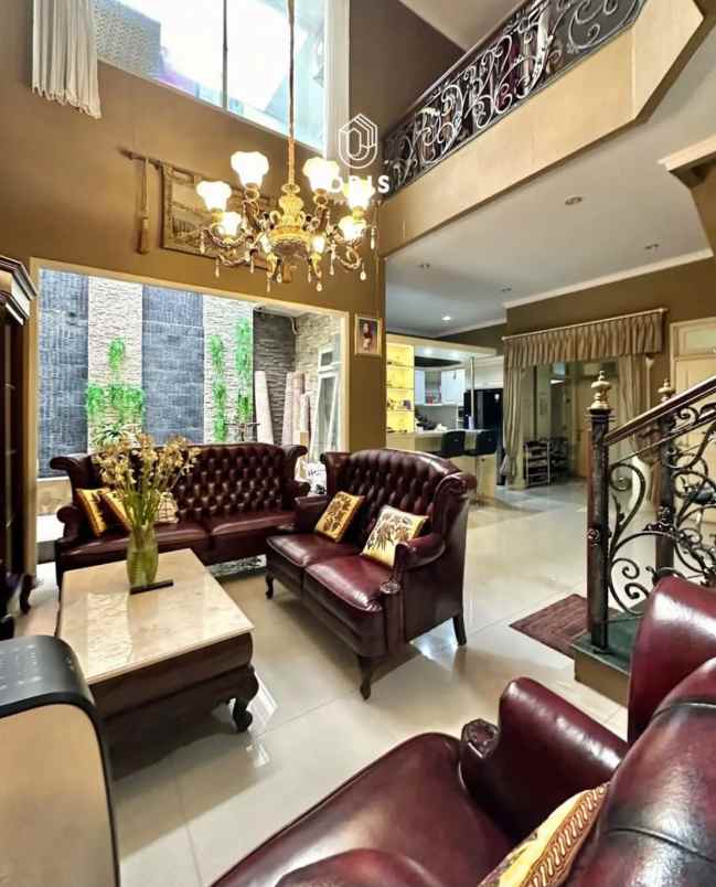 dijjual rumah mewah nyaman dan aman jagakarsa