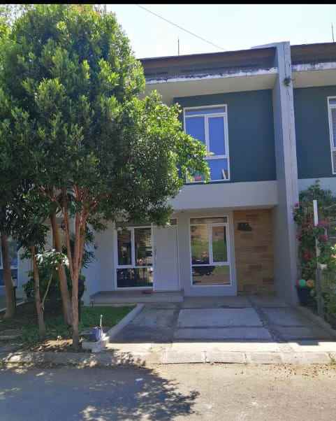 dijual cepat rumah 2 lantai di awani residance