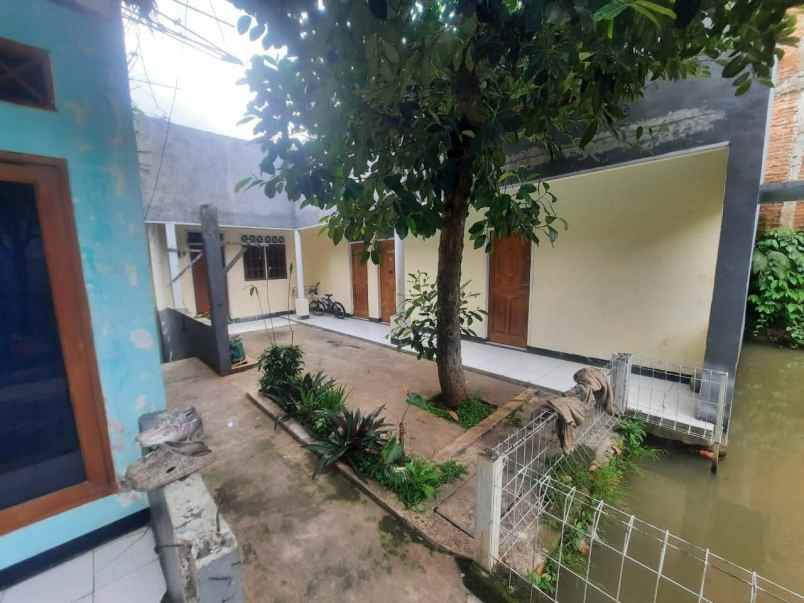 dijual kost dijual rumah 2 lantai ada