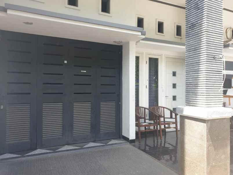 dijual kost ngagel tirto