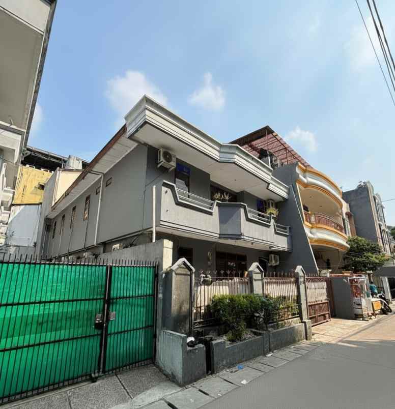 dijual kost petamburan