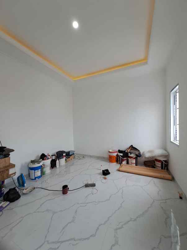 dijual rumah 2 lantai 900 an juta di cipedak jagakarsa