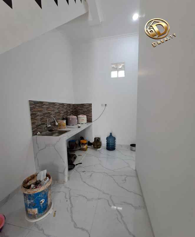 dijual rumah 2 lantai 900 an juta di cipedak jagakarsa