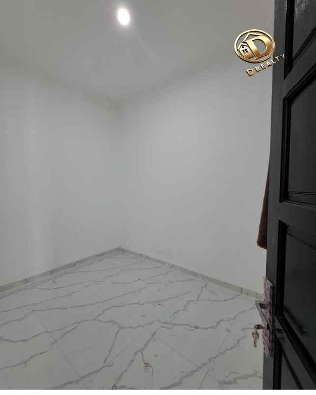 dijual rumah 2 lantai 900 an juta di cipedak jagakarsa