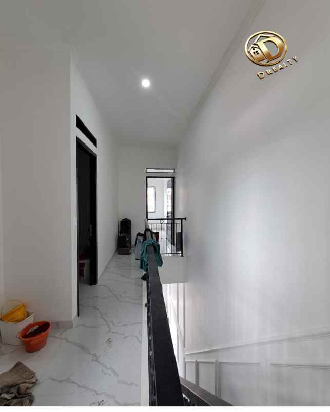 dijual rumah 2 lantai 900 an juta di cipedak jagakarsa