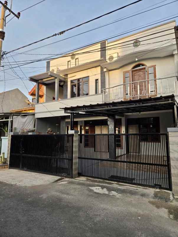 dijual rumah 2 lantai kayuringin jaya