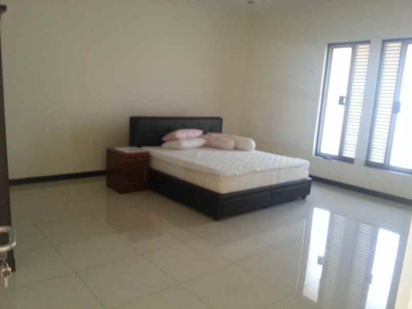 dijual rumah araya 1