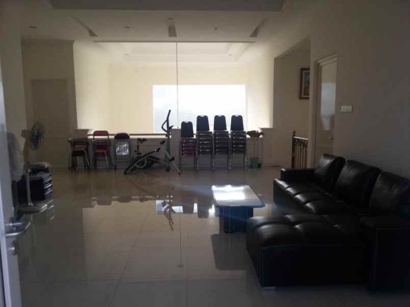 dijual rumah araya 1