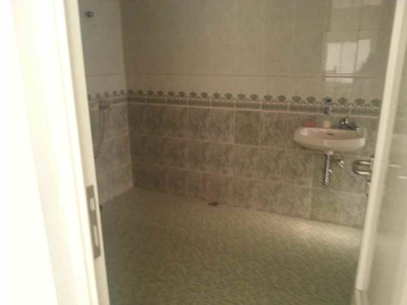 dijual rumah araya 1