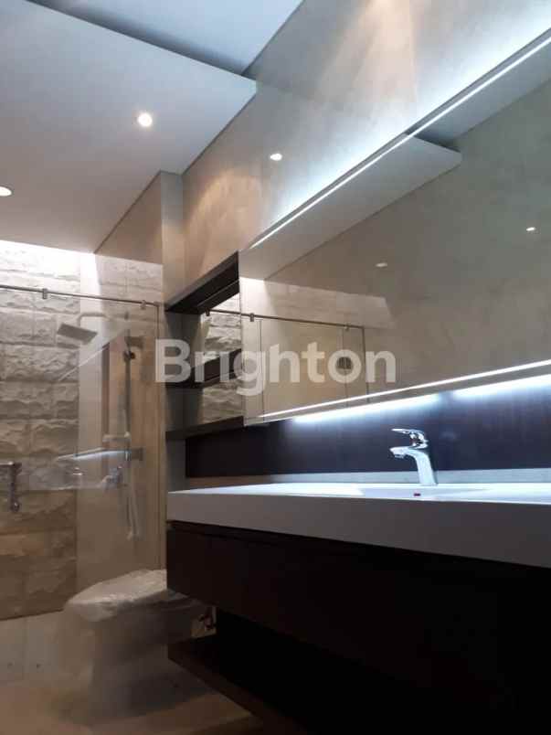 dijual rumah araya