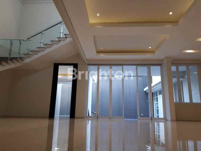 dijual rumah araya