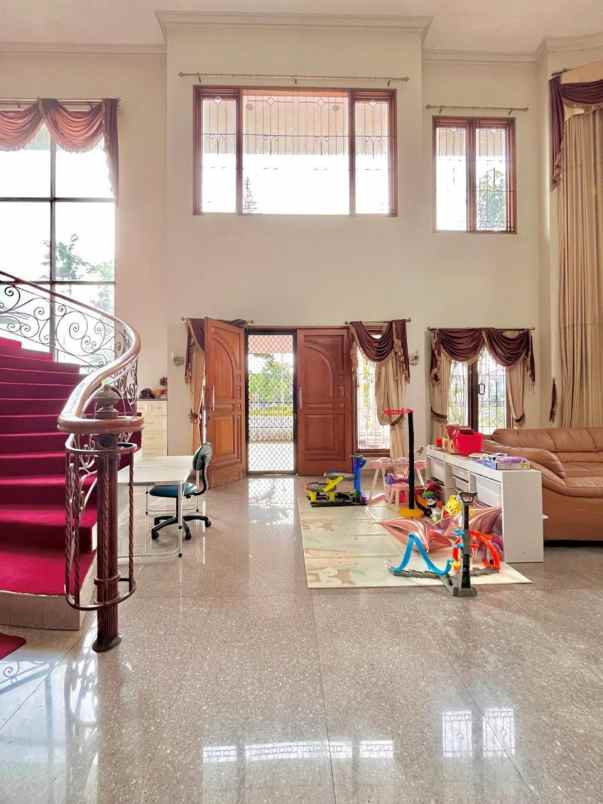 dijual rumah araya i