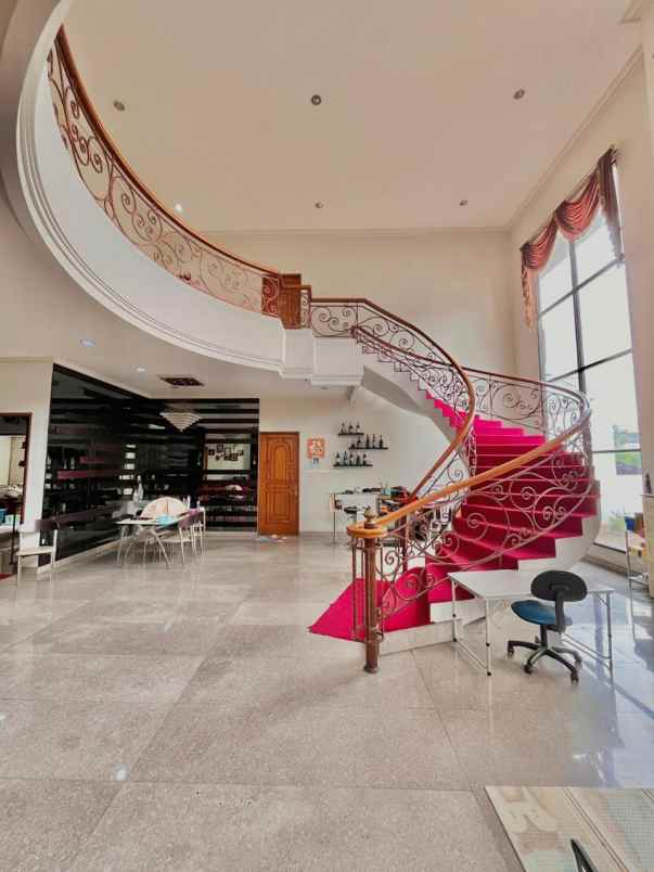 dijual rumah araya i