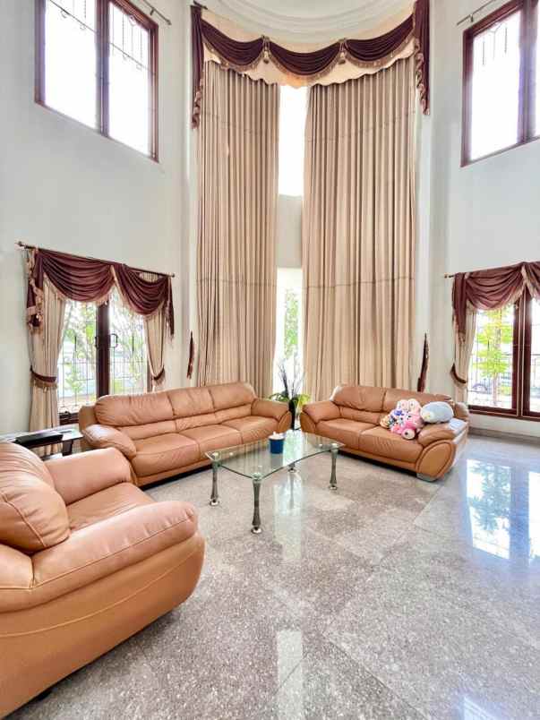 dijual rumah araya i
