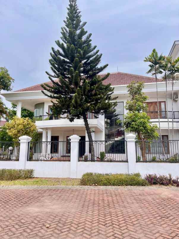 dijual rumah araya i