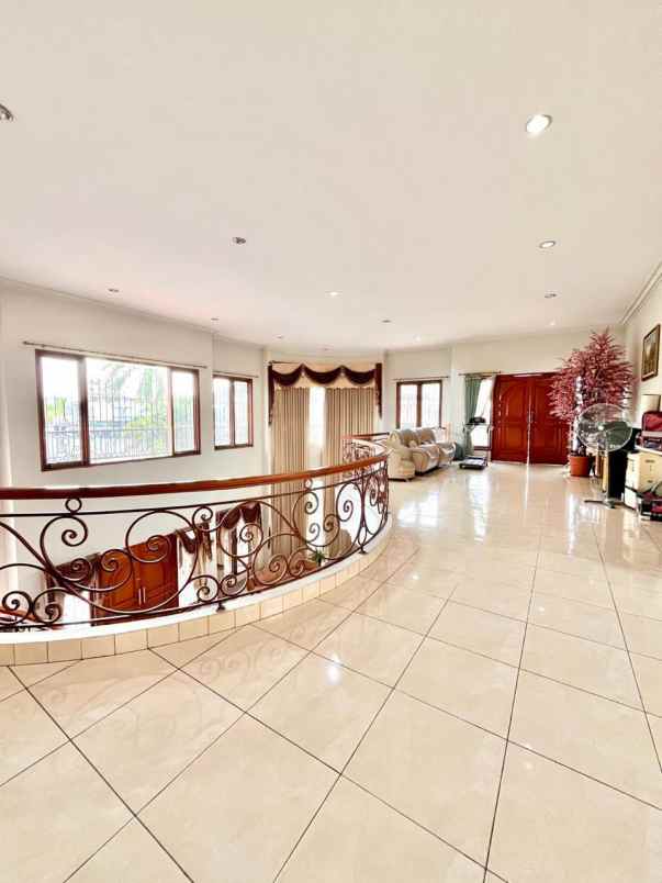 dijual rumah araya i
