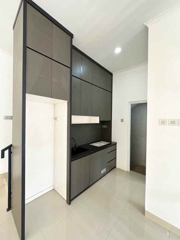 dijual rumah bambu apus