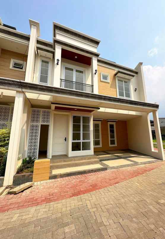 dijual rumah bambu apus cipayung