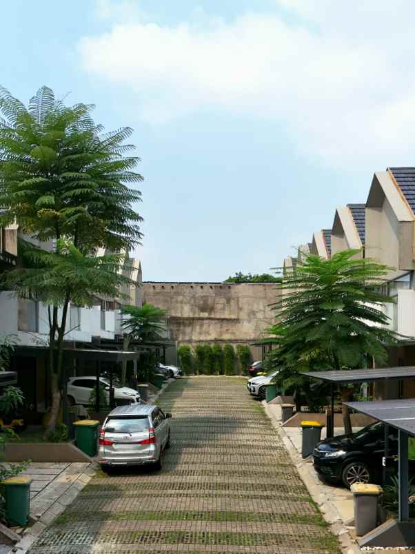 dijual rumah bambu apus jaktim