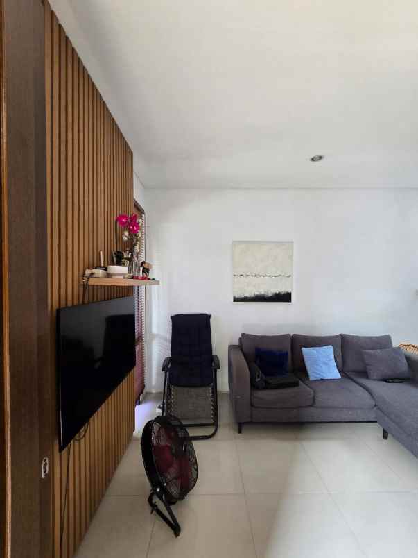 dijual rumah bambu apus jaktim