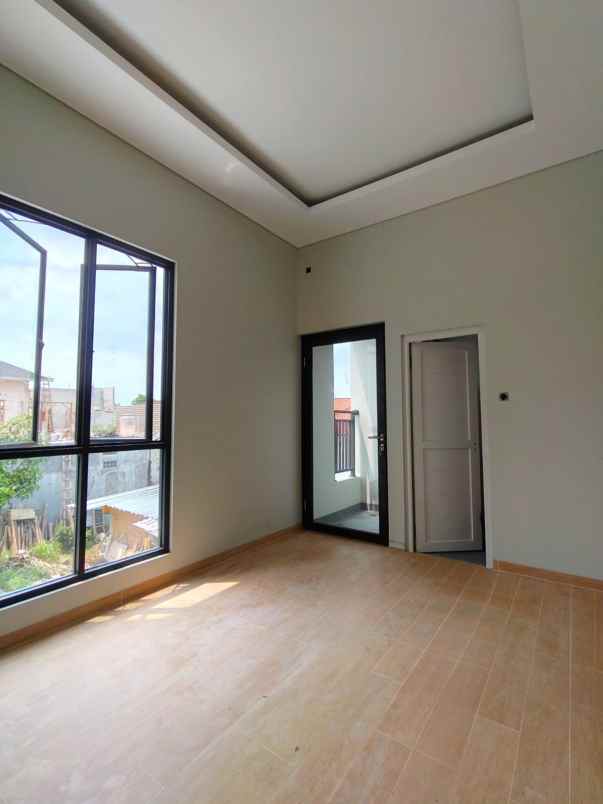 dijual rumah bambu apus jaktim