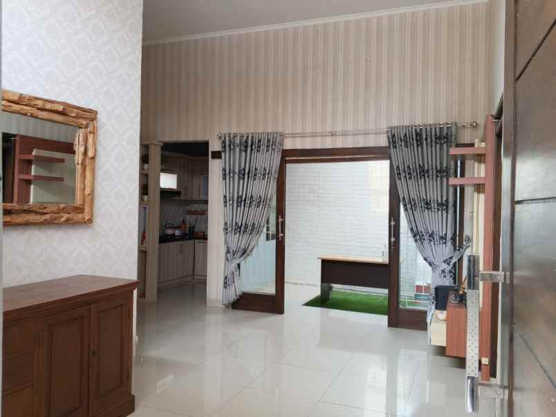 dijual rumah batu indah regency