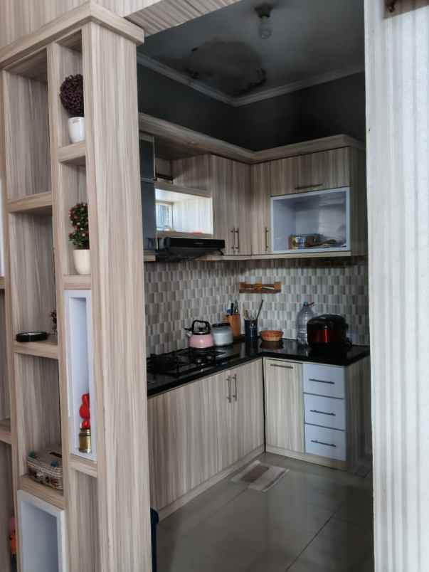 dijual rumah batu indah regency