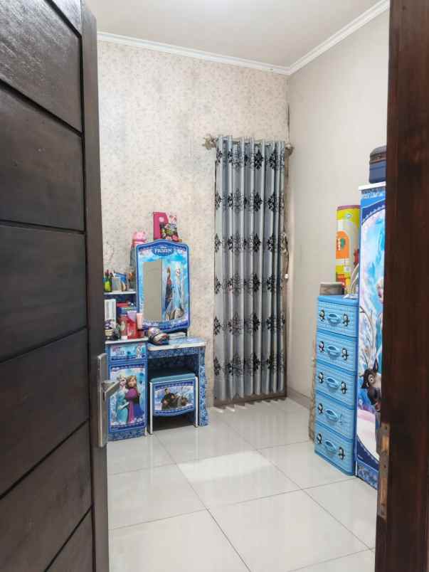 dijual rumah batu indah regency