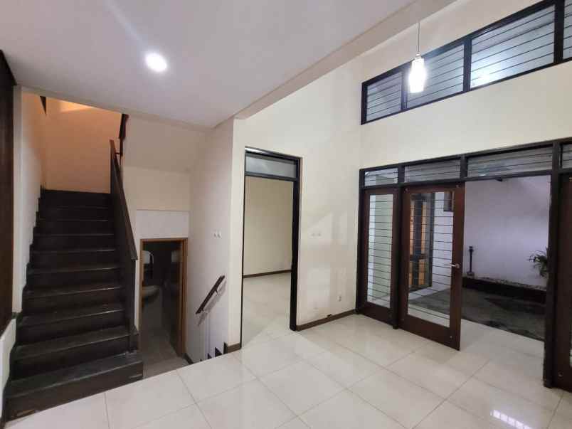 dijual rumah batununggal