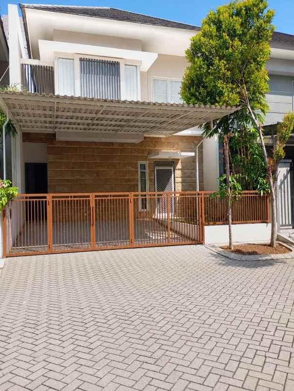dijual rumah bavarian village darmo permai