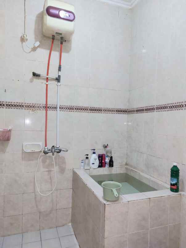 dijual rumah bratang binangun