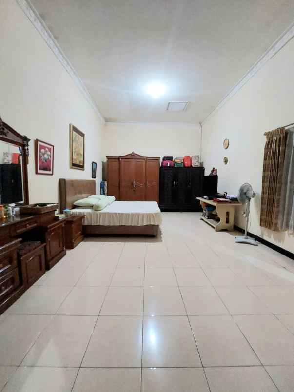 dijual rumah bratang binangun