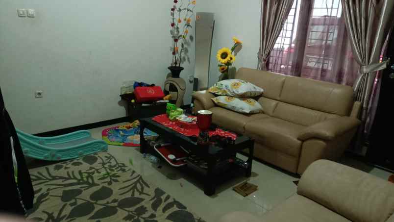 dijual rumah cipamokolan