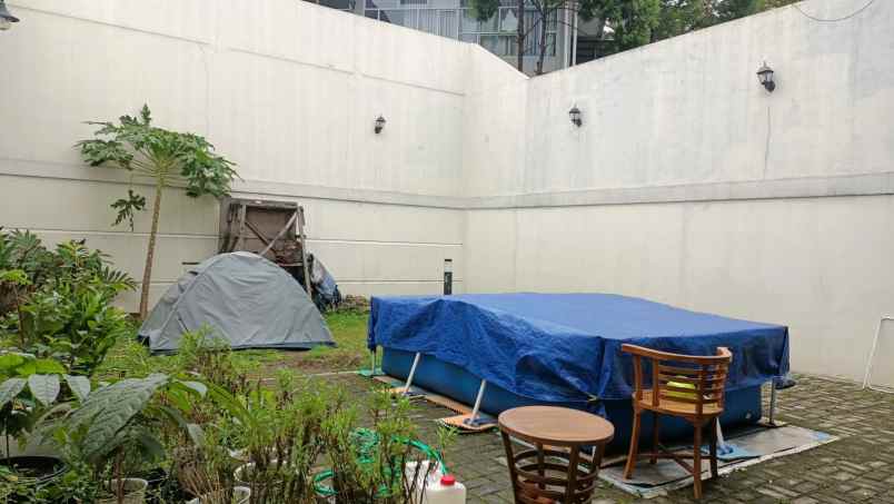 dijual rumah cipamokolan