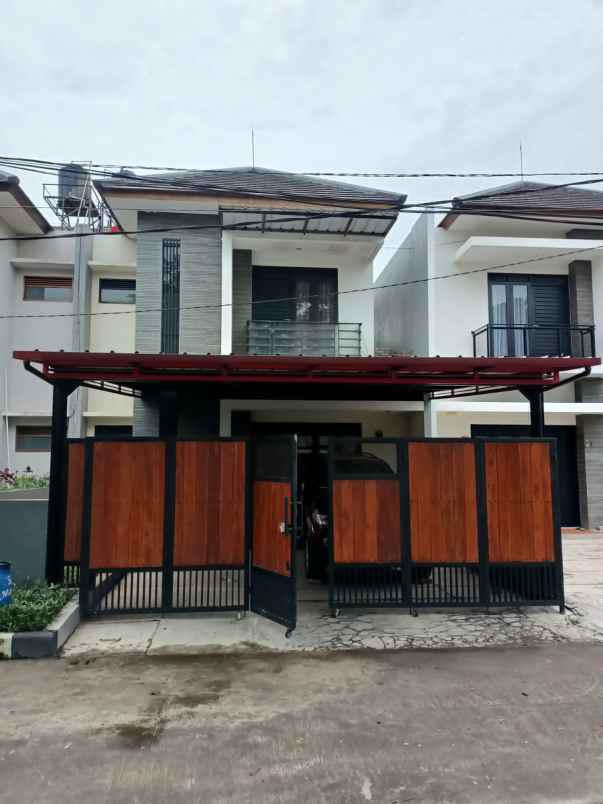 dijual rumah cipamokolan