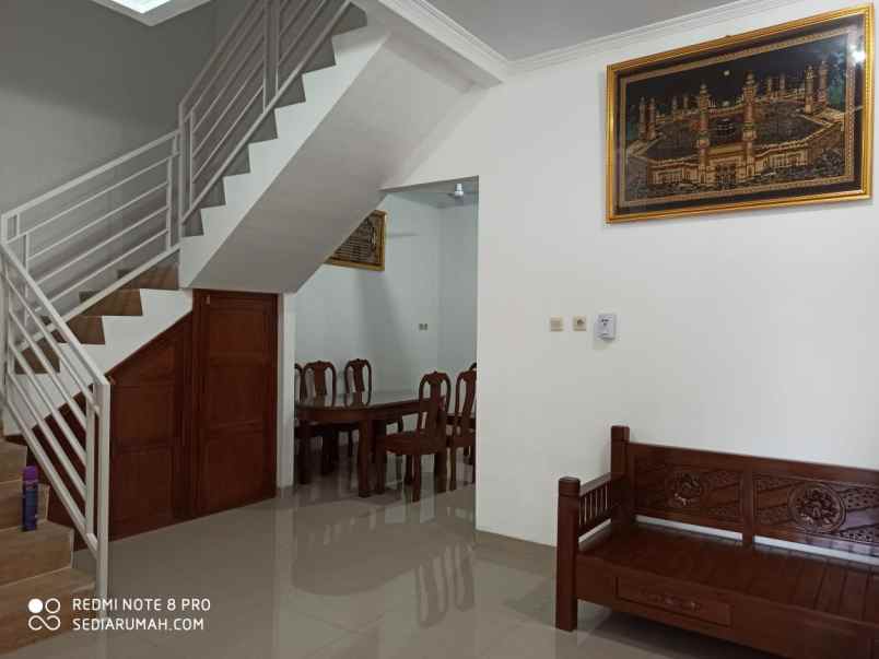 dijual rumah ciracas