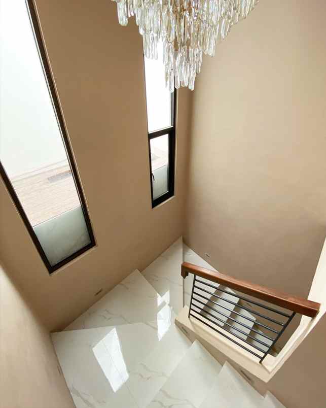 dijual rumah cluster giardina foresta