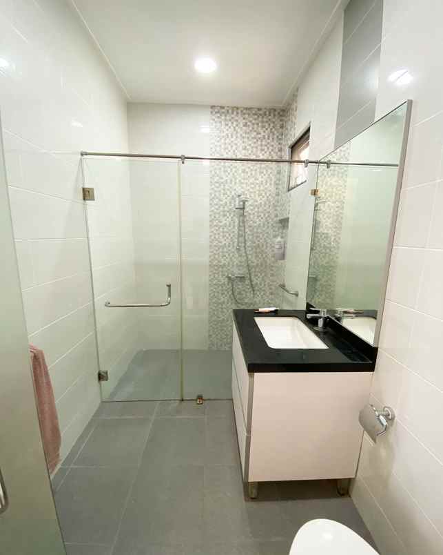 dijual rumah cluster giardina foresta