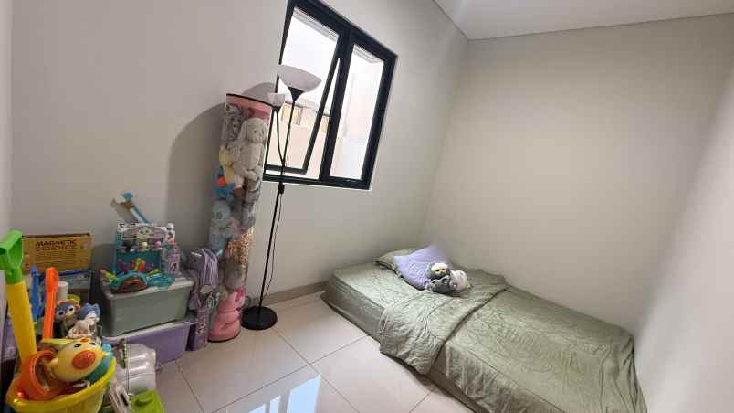 dijual rumah cluster viola summarecon