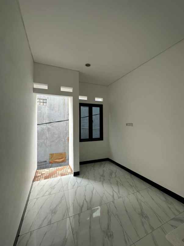 dijual rumah condet