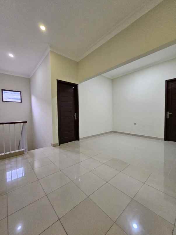 dijual rumah dekat lrt harjamukti dalam komplek