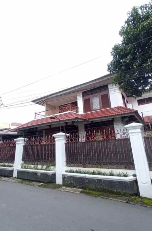 dijual rumah dekat stadion manahan solo