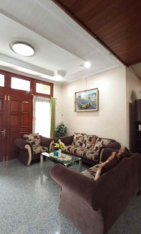 dijual rumah dekat stadion manahan solo