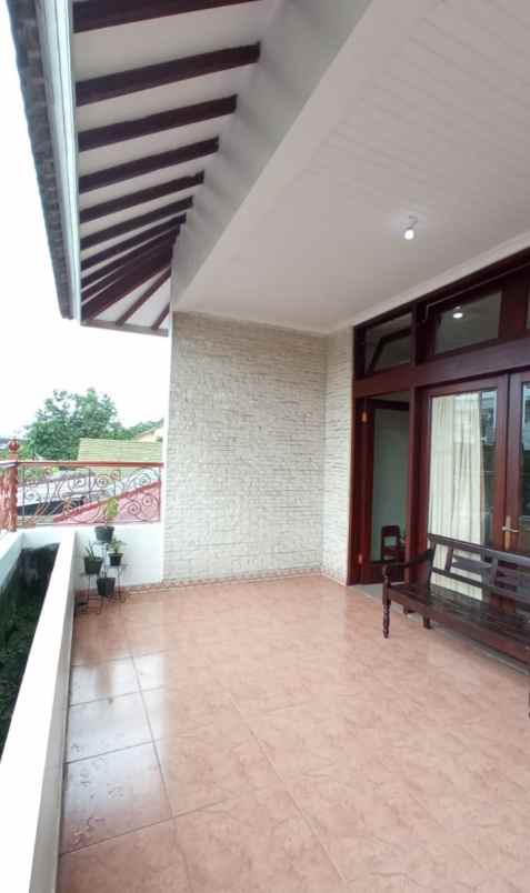 dijual rumah dekat stadion manahan solo