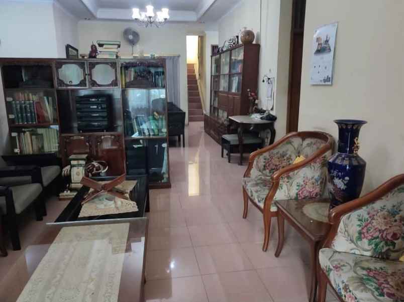 dijual rumah dermaga