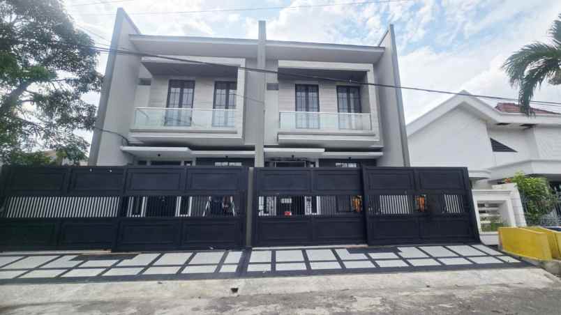 dijual rumah dharmahusada indah