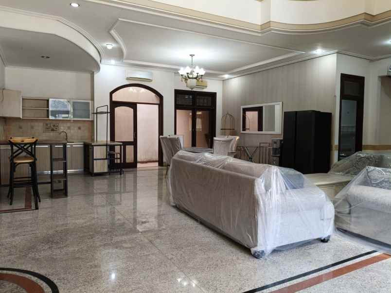 dijual rumah dharmahusada indah